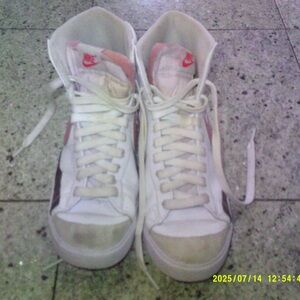 Nike Women's White and Red High-Top Sneakers